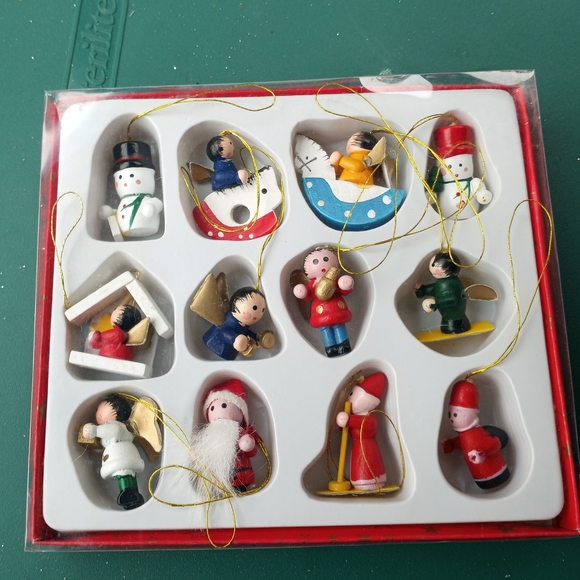 unknown Other - Red and Green Wood Christmas Ornaments Set